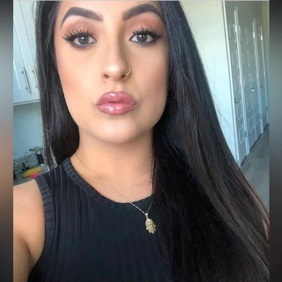 ✨Meet your Posher✨ - Picture 2 of 5